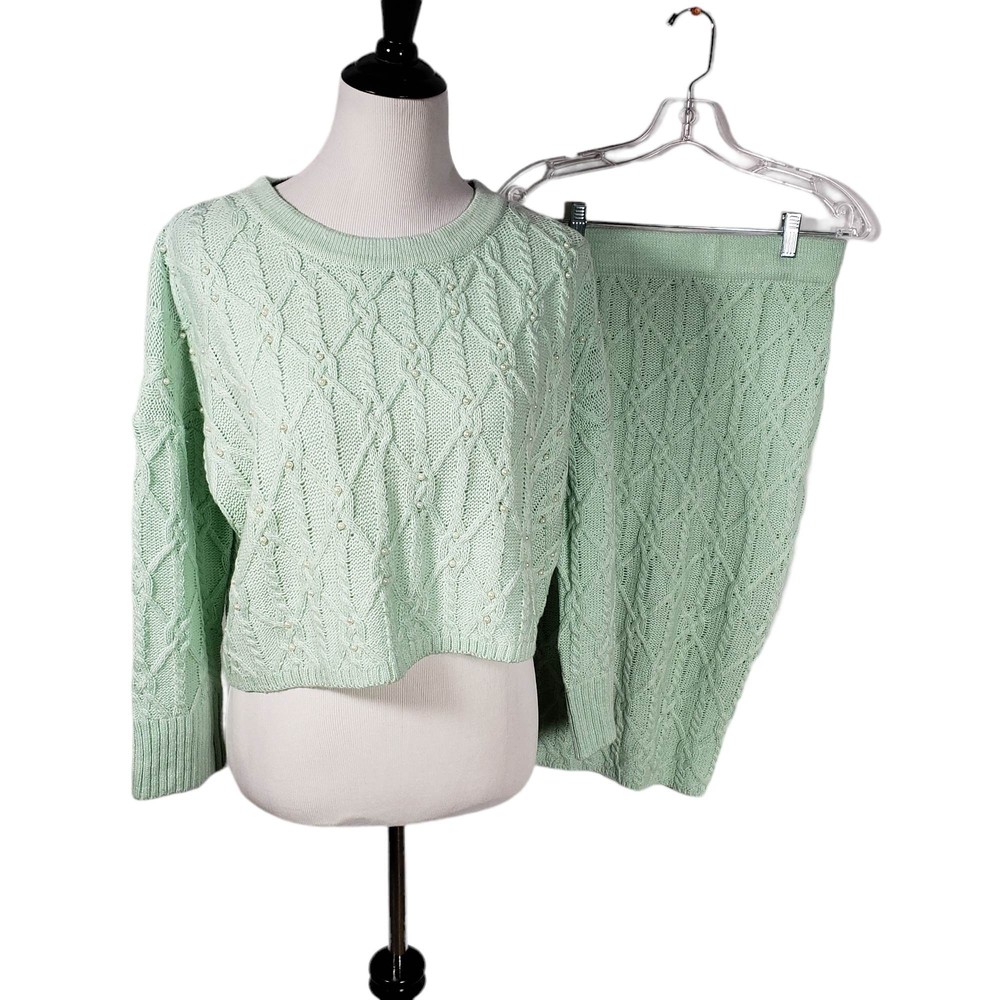 Fashion Nova Women's size Small Mint Green 2-Piece Sweater Skirt Suit